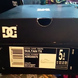 DC shoes  youth size 5.5 new in box